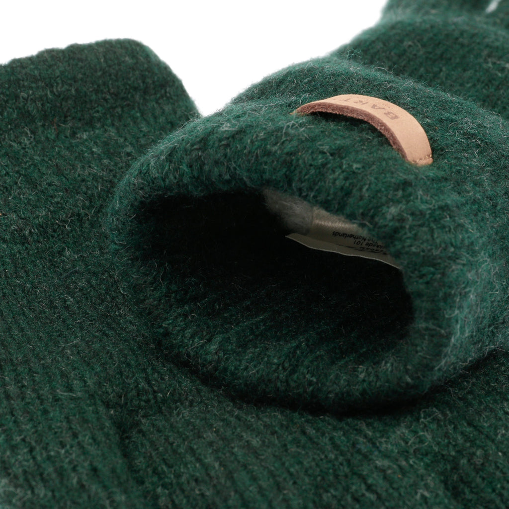dark green